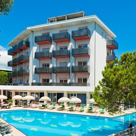 Hotel Gimm Бибионе Экстерьер фото