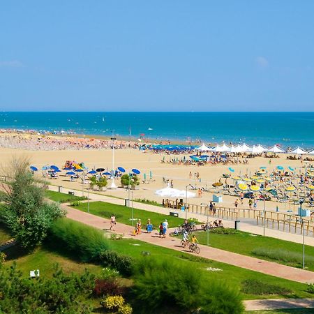 Hotel Gimm Бибионе Экстерьер фото