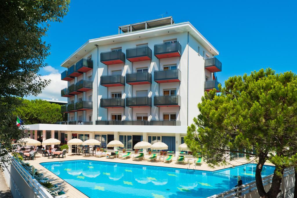 Hotel Gimm Бибионе Экстерьер фото