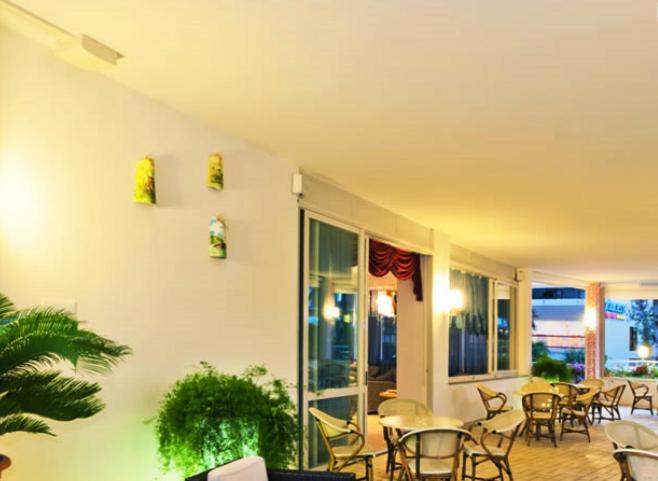 Hotel Gimm Бибионе Экстерьер фото