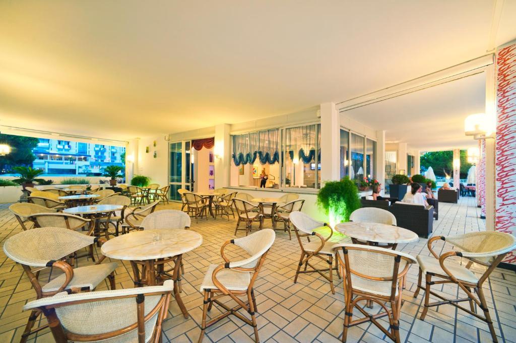 Hotel Gimm Бибионе Экстерьер фото