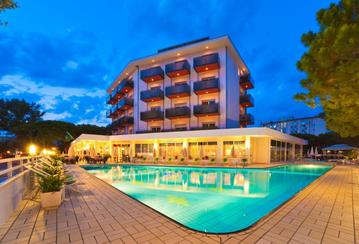 Hotel Gimm Бибионе Экстерьер фото