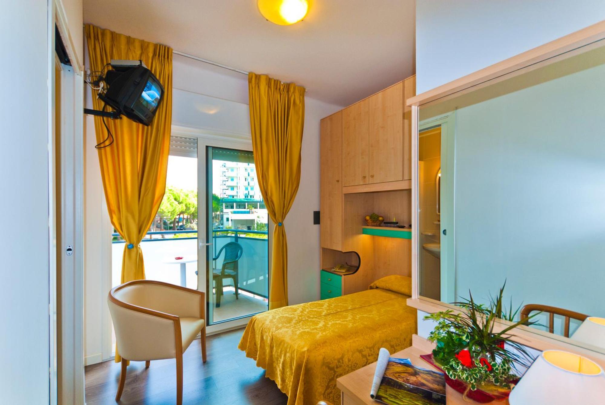 Hotel Gimm Бибионе Экстерьер фото