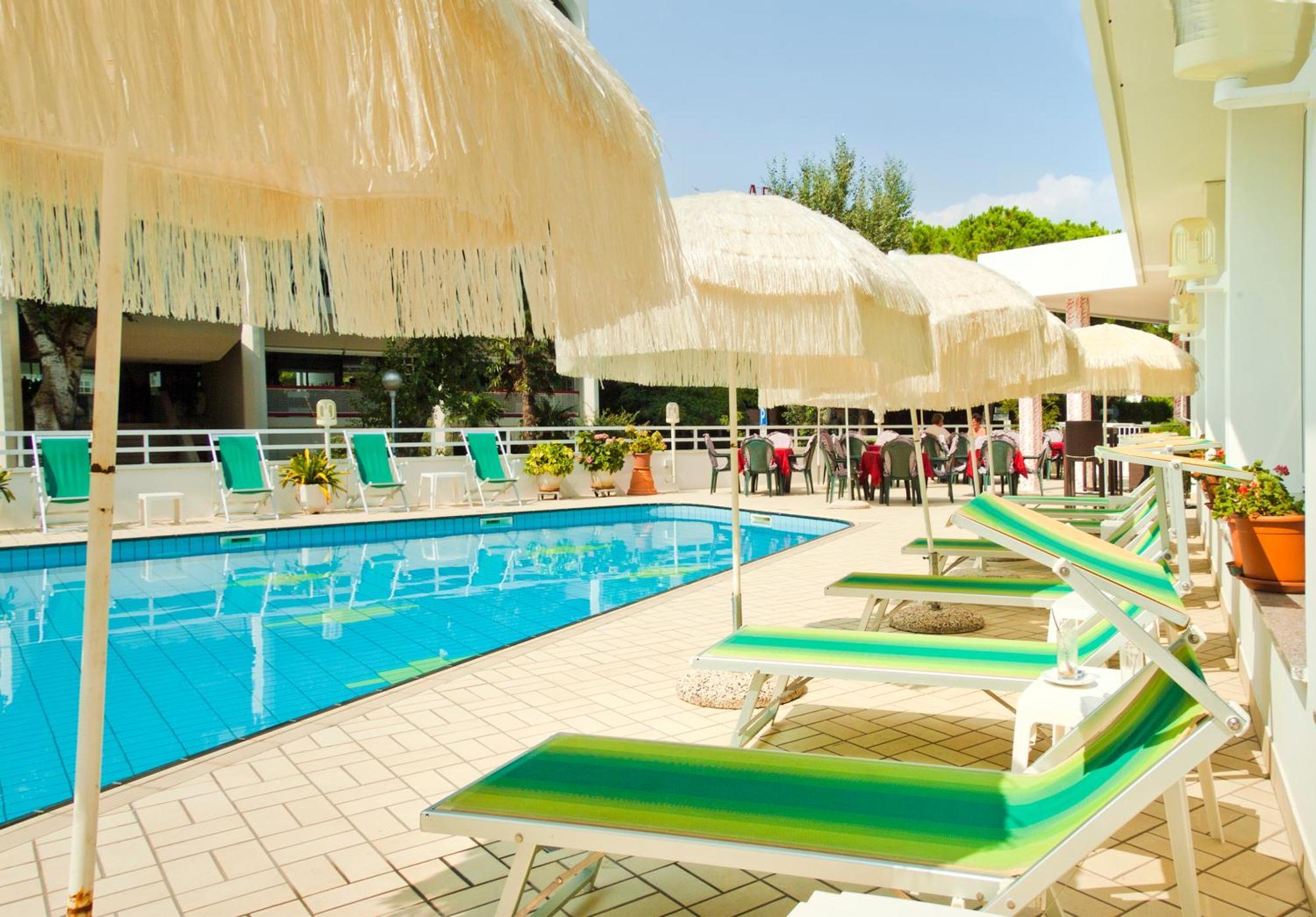 Hotel Gimm Бибионе Экстерьер фото