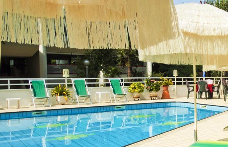 Hotel Gimm Бибионе Экстерьер фото